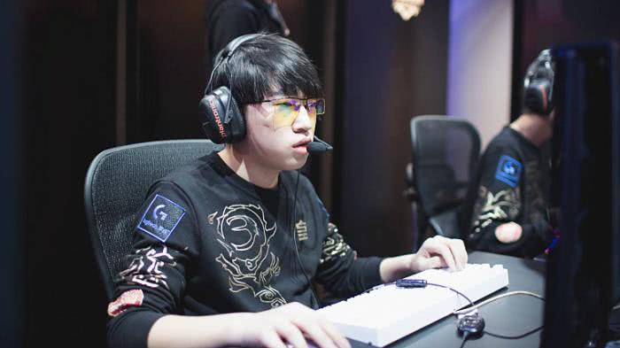 效力于巴塞 效力于巴塞