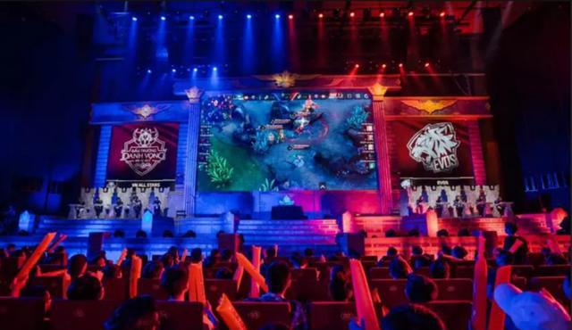 对足球有着 对足球有着